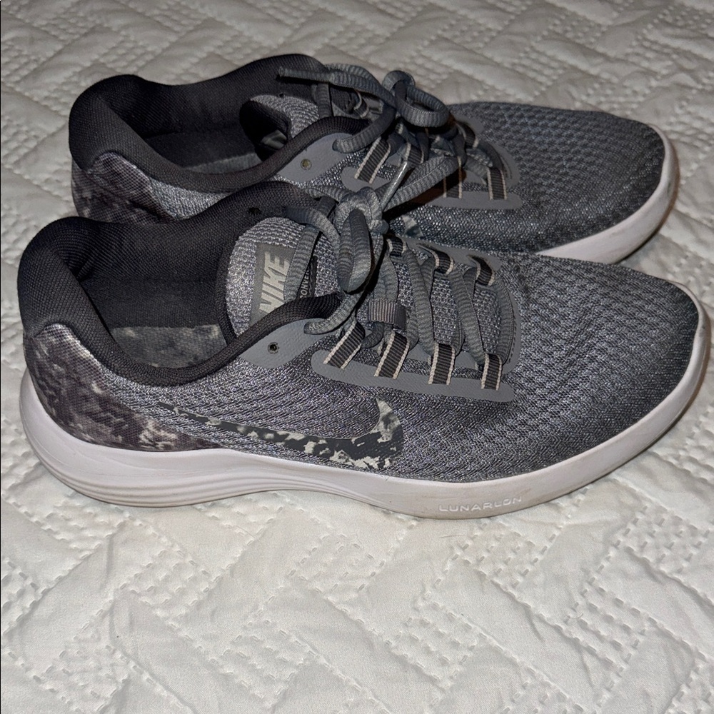 Nike Women’s Gray Mesh Athletic Sneakers - Picture 2 of 5